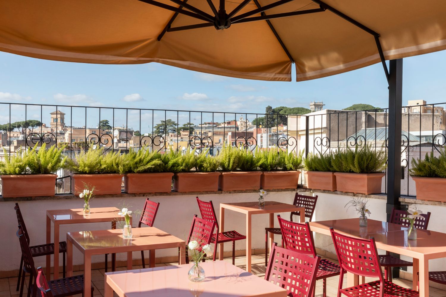 General view of the shared terrace with a view over Rome city center - Barberini Retreat Boutique Hotel - BZAR hotel in Rome - view 1