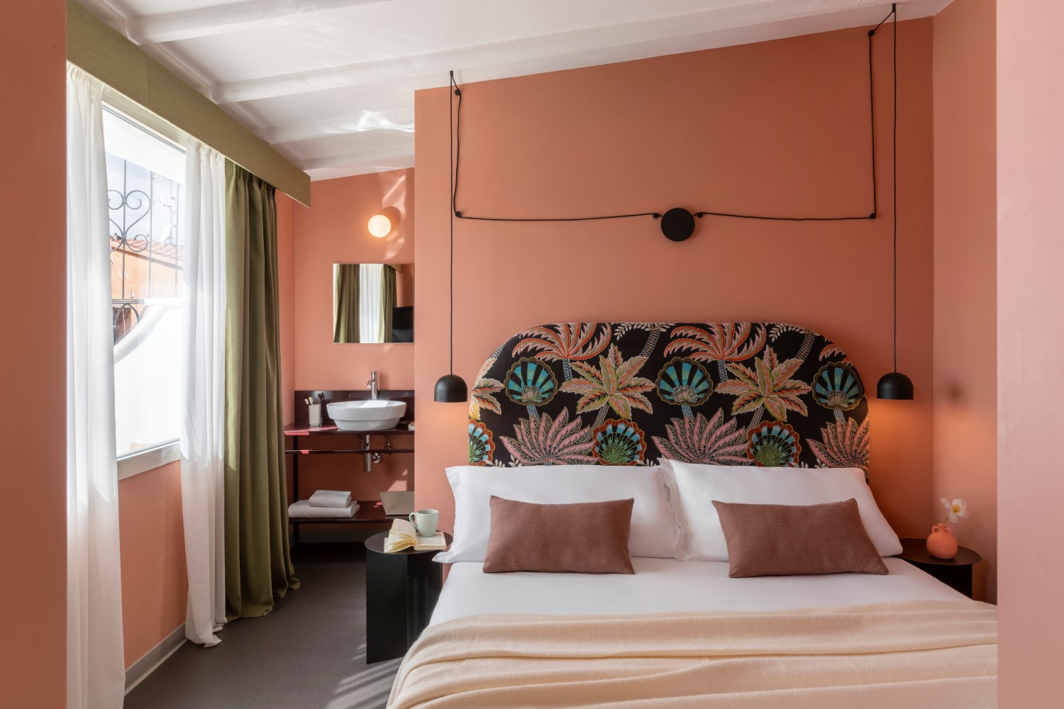General view of the bright and spacious Junior Suite room with double bed in the foreground and window overlooking the private terrace - Barberini Retreat Boutique Hotel, BZAR hotels in Rome - view 1