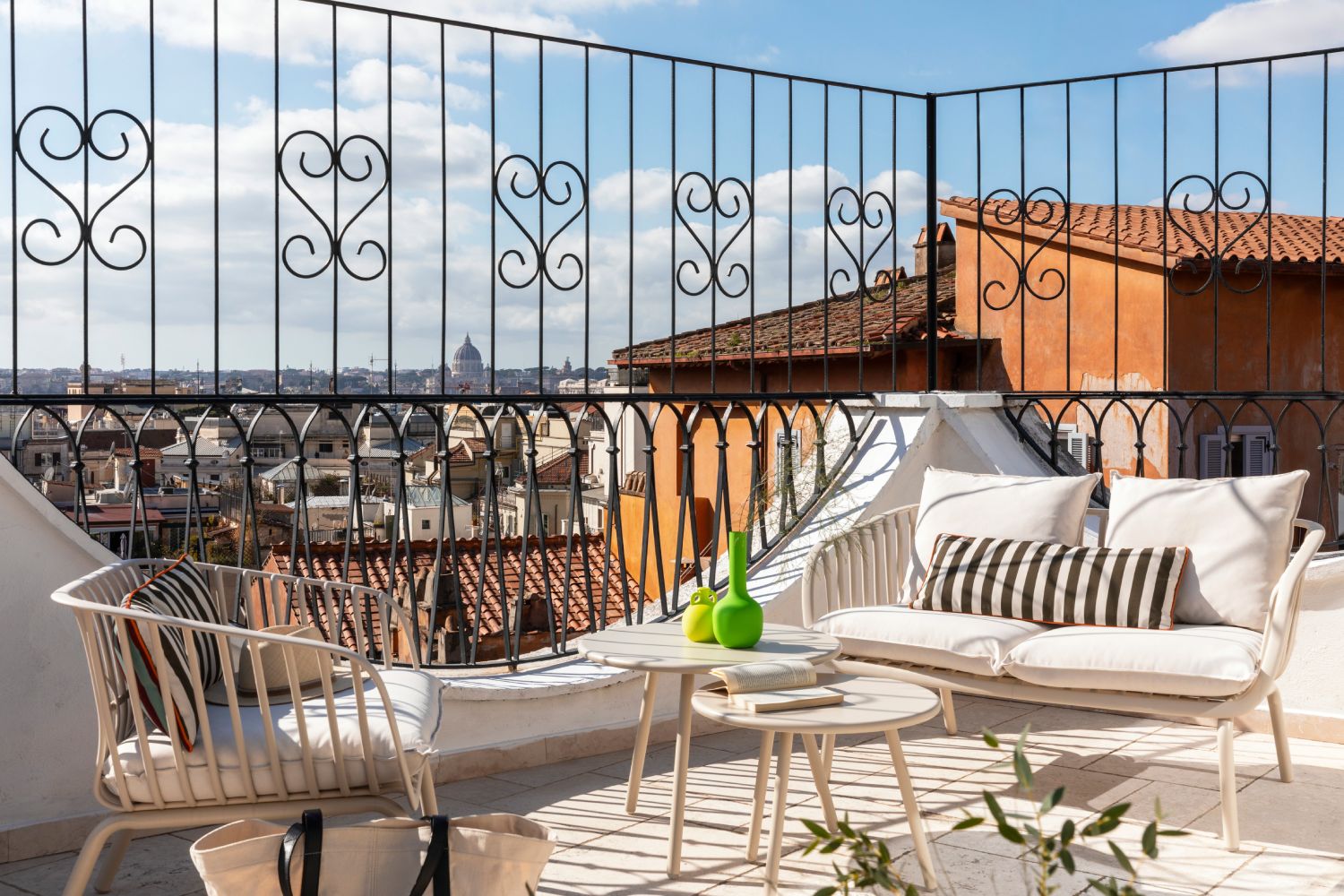 View of the private terrace with outdoor chairs and sofa of the Junior Suite room - Barberini Retreat Boutique Hotel, BZAR hotels in Rome